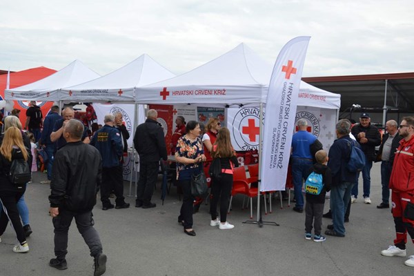 I Crveni križ sudjelovao u Okučanima na obilježavanju VRO Bljesak